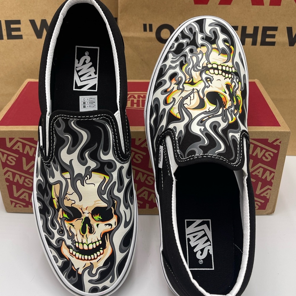 Vans Men's Black Skull Design Bold Classic Slip-On
Flame Skull Black/True White - Picture 4 of 16